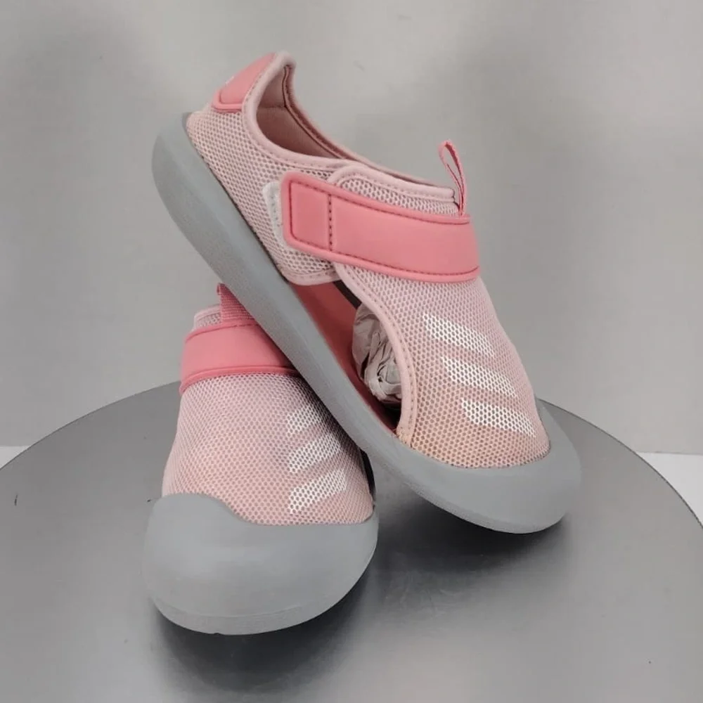 Adidas Kids Water Shoes in  size 1 kids pre owned Exellent condition